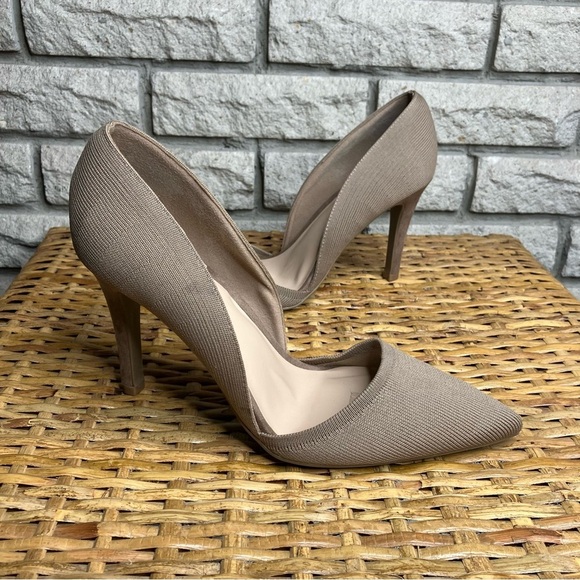 Mia Cia D’Orsay Pumps - Picture 2 of 9